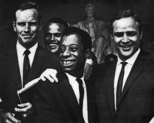 US Civil Rights. From left: Charlton Heston, Harry Belafonte, James Baldwin, Marlon Brando, civil rights march, Lincoln Memorial, Washington, D.C., August, 1963. Courtesy Everett Collection PUBLICATIONXNOTxINxCANxCHNxFRAxITAxJPNxNORxPOLxRUSxESPxUKxUSA Copyright: xCourtesyxEverettxCollectionx PBDJABA EC003