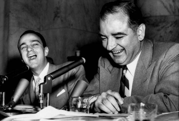 Roy Cohn and Joseph McCarthy, 4 30 54, at HUAC hearings Courtesy Everett Collection PUBLICATIONXNOTxINxCANxCHNxFRAxITAxJPNxNORxPOLxRUSxESPxUKxUSA Copyright: xCourtesyxEverettxCollectionx PBDJOMC EC004