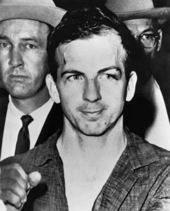 IMAGO History, Ermordung von US-PrÃ¤sident John F. Kennedy in Dallas, 1963 Kennedy Assassination. Lee Harvey Oswald, Dallas, Texas, November 1963. Courtesy Everett Collection PUBLICATIONXNOTxINxCANxCHNxFRAxITAxJPNxNORxPOLxRUSxESPxUKxUSA Copyright: xCourtesyxEverettxCollectionx PBDLEOS EC002