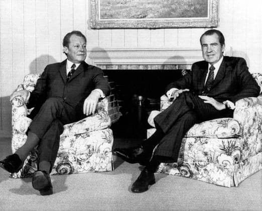 Nixon Presidency. West German Chancellor Willy Brandt and US President Richard Nixon meeting for summit talks, in Key Biscayne, Florida, 1971. Courtesy Everett Collection PUBLICATIONXNOTxINxCANxCHNxFRAxITAxJPNxNORxPOLxRUSxESPxUKxUSA Copyright: xCourtesyxEverettxCollectionx PBDRINI EC131