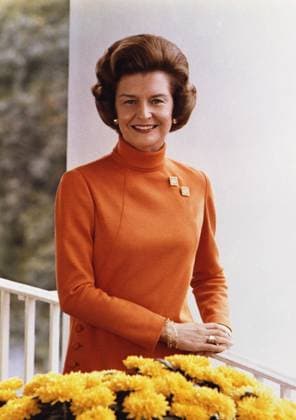 Official portrait of First Lady Betty Ford on the Truman balcony of the White House. October 2, 1974. Photo by David Hume Kennerly courtesy the Everett Collection A1168 courtesy the Everett Collection A1168 PUBLICATIONXNOTxINxCANxCHNxFRAxITAxJPNxNORxPOLxRUSxESPxUKxUSA Copyright: xCourtesyxEverettxCollectionx PCDBEFO EC001