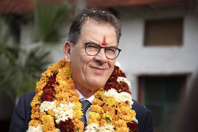 2020 Bilder des Jahres, News 02 Februar News Themen der Woche KW09 News Bilder des Tages Bundesentwicklungsminister Gerd Mueller, CSU, mit Ticka und Tempelgirlanden Marygold, nach der Begruessung im Multi Ashram - Bachpan Bachao Andolan in Indien, Neu-Delhi, 28.02.2020. Neu-Delhi Indien *** German Development Minister Gerd Mueller, CSU, with Ticka and temple garlands Marygold, after the welcome at the Multi Ashram Bachpan Bachao Andolan in India, New Delhi, 28 02 2020 New Delhi India Copyright: xUtexGrabowsky photothek.netx