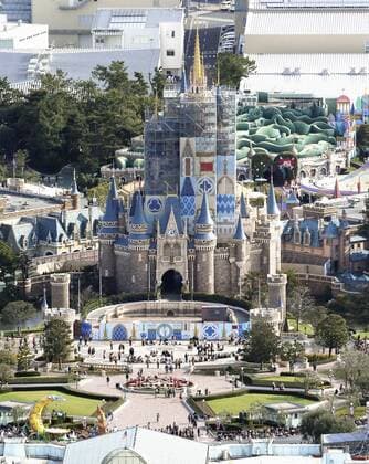 Tokyo Disney theme parks to close due to coronavirus Photo taken from a Kyodo News helicopter on Feb. 28, 2020, shows Tokyo Disneyland in Urayasu, Chiba Prefecture. Tokyo Disneyland and Tokyo DisneySea will be closed from Feb. 29 through March 15 to help curb the spread of new coronavirus infections. 