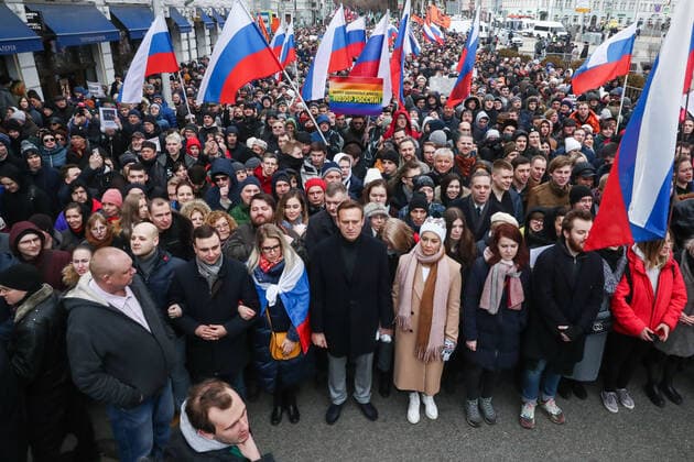 News Bilder des Tages MOSCOW, RUSSIA - FEBRUARY 29, 2020: Opposition activist Alexei Navalny with wife Yulia (centre front L-R) take part in a memorial march marking the 5th anniversary of the assassination of opposition activist Boris Nemtsov. Boris Nemtsov was shot dead in central Moscow on 27 February 2015. Five men were convicted in 2017 for being hired to murder Nemtsov. Sergei Fadeichev TASS  TS0D030A