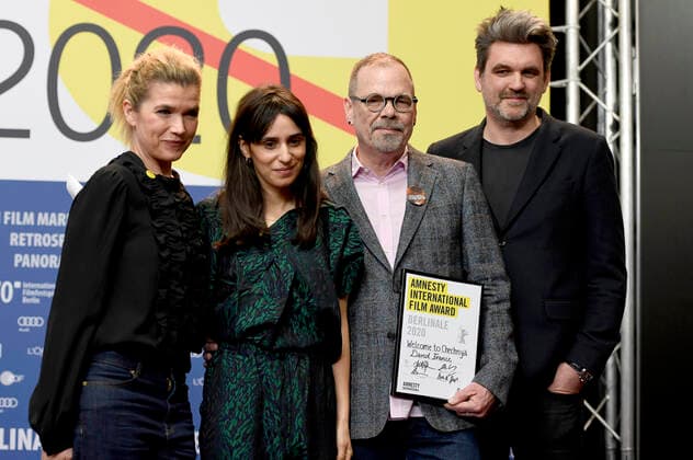 Entertainment Bilder des Tages Anke Engelke, Maryam Zaree, David France und Sebastian Schipper bei der Verleihung des Amnesty International Film Award 2020 für den Film Welcome to Chechnya auf der Berlinale 2020 70. Internationale Filmfestspiele Berlin im Hotel Grand Hyatt. Berlin, 29.02.2020