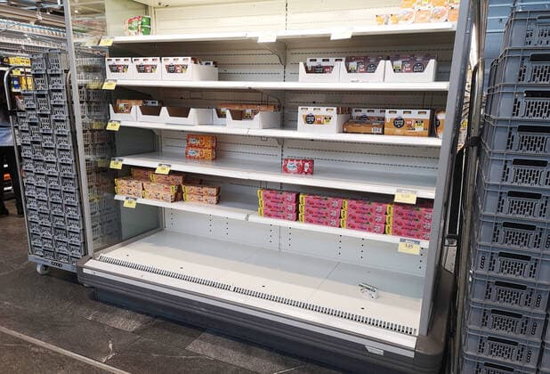 29.02.2020 SCHWEIZ , Hamstereinkäufe in einer Coop Filiale . Angst vor dem Corona Virus