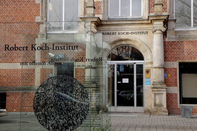 29.02.2020, Berlin, Deutschland - Foto: Das Robert Koch-Institut, RKI, in Berlin, ist eine der aeltesten biomedizinischen Forschungs einrichtungen der Welt und das Public-Health-Institut fuer Deutschland. Es ist als Obere Bundes behoerde im Geschaefts bereich des Bundesgesund heits ministeriums angesiedelt.