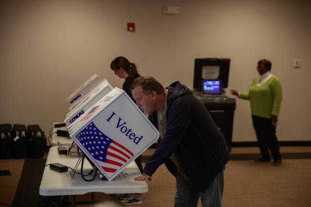 2020 Bilder des Jahres, News 02 Februar News Themen der Woche KW09 News Bilder des Tages February 29, 2020, Greenville, South Carolina, United States: Voters cast ballots at the West End Community Development Center during the 2020 South Carolina Primary in South Carolina. Greenville United States - ZUMAs197 20200229_zaa_s197_254 Copyright: xJeremyxHoganx