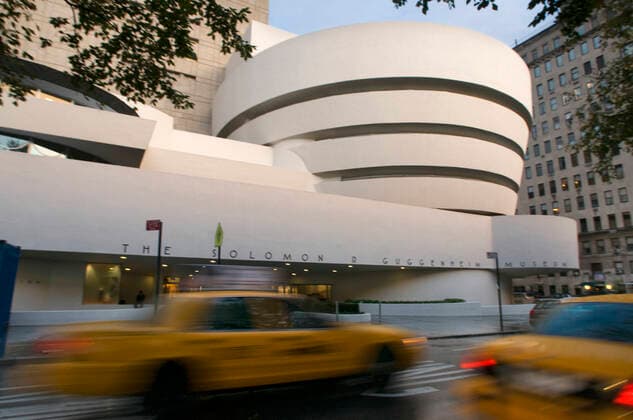 IMAGO Creative, Urban Lifestyle Solomon R. Guggenheim Museum. 1071 Fifth Avenue and 89th Street. Tel 212-423-3500. (Sun-Wed 10am-5: 45pm Fri 10am-5: 45pm Sat 10am-7: 45pm Closed Thurs adult $ 18US $ 15US students and seniors children New York New York State USA Copyright: xSergixReboredox REB-0140