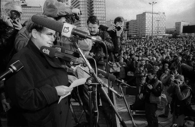 Bärbel Bohley Deutschland, Berlin, 04.11.1990, (Erinnerungs) Demo zum 4. November ( 89), Alexanderplatz, Bärbel Bohley (Neues Forum), Â *** Bärbel Bohley Germany, Berlin, 04 11 1990, Remembrance demo to 4 November 89 , Alexanderplatz, Bärbel Bohley Neues Forum , Â