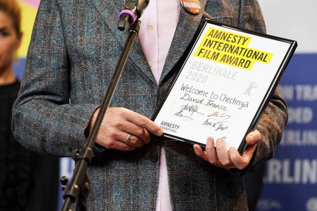 29.02.2020,Berlin,Deutschland,GER, Internationale Filmfestspiele Berlin 70.Berlinale, Preise von unabhängigen Jurys, Amnesty International Filmpreis bekommt Regisseur David France für sein Film Welcome to Chechnya.