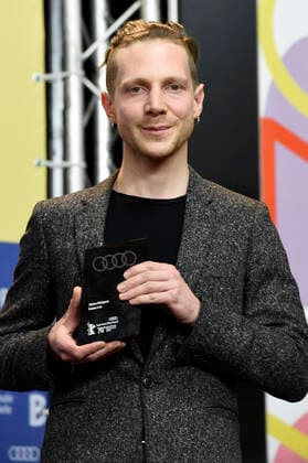 Adrien Merigeau (Audi Kurzfilm Preis Genius Loci ) bei der Pressekonferenz der Preisträger auf der Berlinale 2020 70. Internationale Filmfestspiele Berlin im Hotel Grand Hyatt. Berlin, 29.02.2020