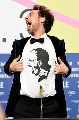 Elio Germano (Silbener Bär Bester Darsteller Volevo nascondermi Hidden Away )bei der Pressekonferenz der Preisträger auf der Berlinale 2020 70. Internationale Filmfestspiele Berlin im Hotel Grand Hyatt. Berlin, 29.02.2020