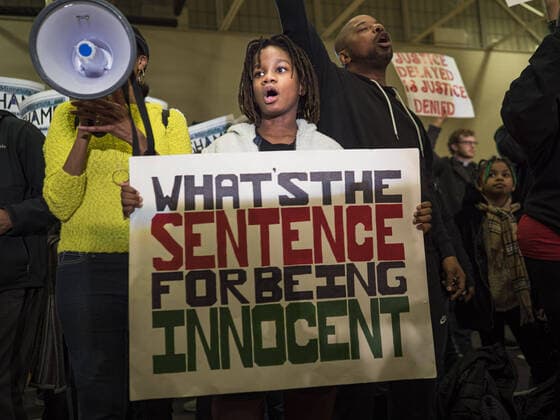 News Bilder des Tages March 1, 2020, St. Louis Park, Minnesota, U.S: Black Lives Matter protesters who disrupted a campaign rally for Sen. Amy Klobuchar. Dozens of Black Lives Matter (BLM) protesters disrupted Sen. Amy Klobuchar s last presidential election rally in Minnesota before Super Tuesday. Almost 500 Klobuchar supporters came to hear Sen. Klobuchar, when the BLM protesters marched into the hall and took control of the stage. Klobuchar cancelled the event about an hour after the BLM protesters entered the hall. The protesters targeted Klobuchar because while she was the Hennepin County Attorney, she oversaw the conviction of Myon Burrell, a black teenager accused and convicted of murder. Evidence has come to light since his conviction that suggests he was wrongly convicted. His conviction has become a flashpoint in Minnesota politics. St. Louis Park U. - ZUMAk94_ 20200301_zaf_k94_019 Copyright: xJackxKurtzx