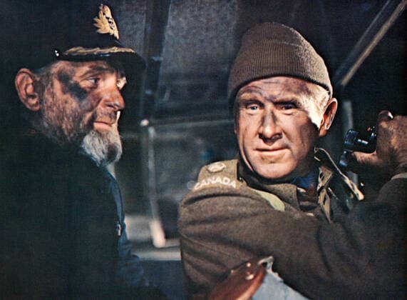 ATTACK ON THE IRON COAST, from left: Andrew Keir, Lloyd Bridges, 1968 Courtesy PUBLICATIONXNOTxINxCANxCHNxFRAxITAxJPNxNORxPOLxRUSxESPxUKxUSA Copyright: xCourtesyxEverettxCollectionx M8DATON EC001