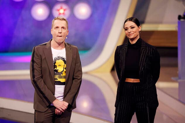 Oliver Pocher mit Ehefrau Amira Pocher in der RTL-Live-Show Pocher vs. Wendler - Schluss mit lustig! in den NOBEO Studios. Köln-Hürth, 01.03.2020