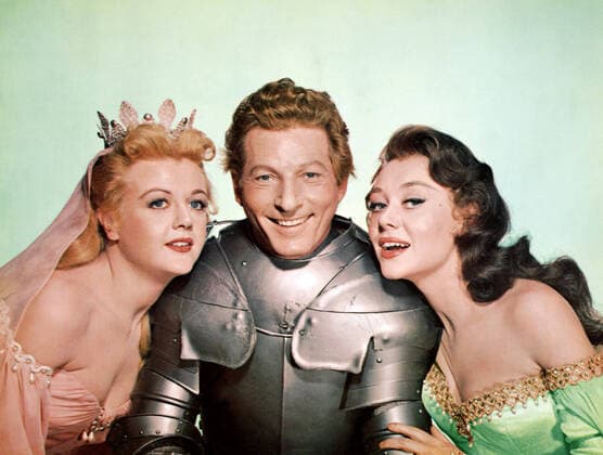 THE COURT JESTER, from left: Angela Lansbury, Danny Kaye, Glynis Johns, 1955 Courtesy Everett Collection PUBLICATIONXNOTxINxCANxCHNxFRAxITAxJPNxNORxPOLxRUSxESPxUKxUSA Copyright: xCourtesyxEverettxCollectionx M8DCOJE EC002