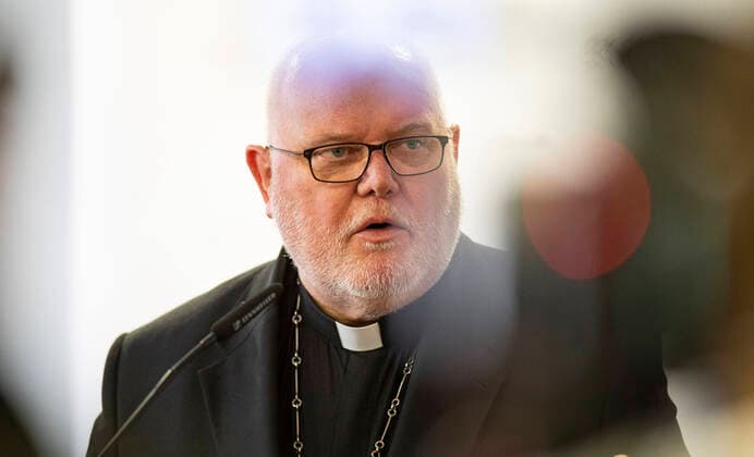 Bilder des Jahres 2020, News 03 März News Themen der Woche KW10 News Bilder des Tages Frühjahrs-Vollversammlung der Deutschen Bischofskonferenz Kirche: Bischofskonferenz, Frühjahrs-Vollversammlung der Deutschen Bischofskonferenz vom 02. bis 05. März im Erbacher Hof in Mainz unter der Leitung des Vorsitzenden Kardinal Reinhard Marx. Kardinal Reinhard Marx, Pressekonferemnz, Portrait, Mainz Hessen Deutschland *** Spring Plenary Assembly of the German Bishops Conference Church Bishops Conference, Spring Plenary Assembly of the German Bishops Conference from 02 to 05 March in the Erbacher Hof in Mainz under the chairmanship of Cardinal Reinhard Marx Cardinal Reinhard Marx, Press Conference, Portrait, Mainz Hesse Germany Copyright: xNeundorf Kirchner-Mediax