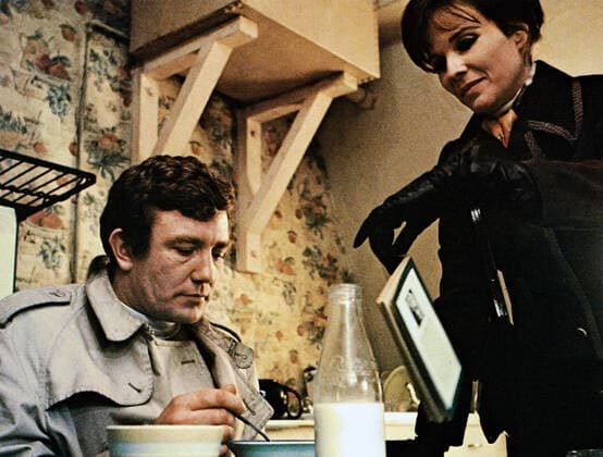 GUMSHOE, from left: Albert Finney, Janice Rule, 1971 Courtesy Everett Collection PUBLICATIONXNOTxINxCANxCHNxFRAxITAxJPNxNORxPOLxRUSxESPxUKxUSA Copyright: xCourtesyxEverettxCollectionx M8DGUMS EC008
