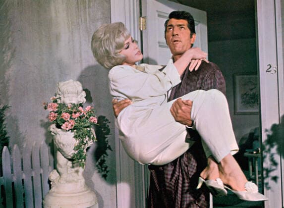 HOW TO SAVE A MARRIAGE AND RUIN YOUR LIFE, Stella Stevens, Dean Martin, 1968 Courtesy Everett Collection PUBLICATIONXNOTxINxCANxCHNxFRAxITAxJPNxNORxPOLxRUSxESPxUKxUSA Copyright: xCourtesyxEverettxCollectionx M8DHOTO EC016