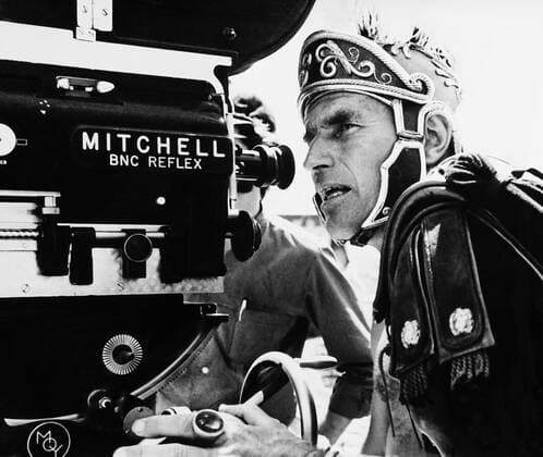 ANTONY AND CLEOPATRA, director Charlton Heston on set, 1972 PUBLICATIONXNOTxINxCANxCHNxFRAxITAxJPNxNORxPOLxRUSxESPxUKxUSA Copyright: xCourtesyxEverettxCollectionx MBDANAN EC099
