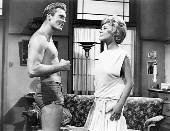 THE CHAPMAN REPORT, from left, Ty Hardin, Glynis Johns, 1962 Courtesy Everett Collection PUBLICATIONXNOTxINxCANxCHNxFRAxITAxJPNxNORxPOLxRUSxESPxUKxUSA Copyright: xCourtesyxEverettxCollectionx MBDCHRE EC023