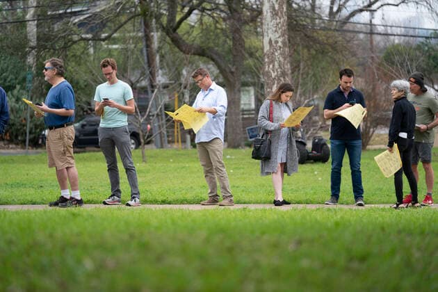 March 3, 2020, Austin, Texas, USA: Austin residents at Zilker Elementary face long voting lines as Texans vote in primaries along with 13 other states on Super Tuesday. Election officials reported early glitches when a few workers didn t show up to open the polls reportedly due to coronavirus fears. Austin USA - ZUMAd150 20200303_znp_d150_003 Copyright: xBobxDaemmrichx