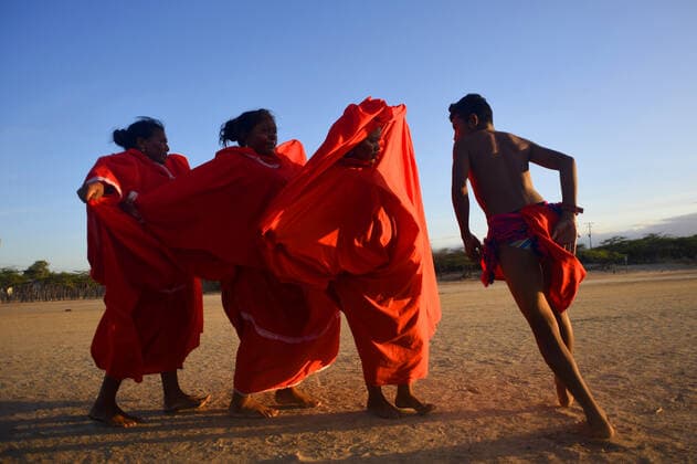 IMAGO Cultures of the world, Wayuu Volk in Kolumbien Yonna dance, also called Chichamaya, carries a considerable symbolic charge for the Wayuu indigenous people of Colombia, representing three basic principles for this tribal group: Social equality, collective solidarity and the improvement of relations between the human being and the Cosmos. La Guajira Colombia Copyright: xNanoxCalvox NN-YONNAWAYUU-47