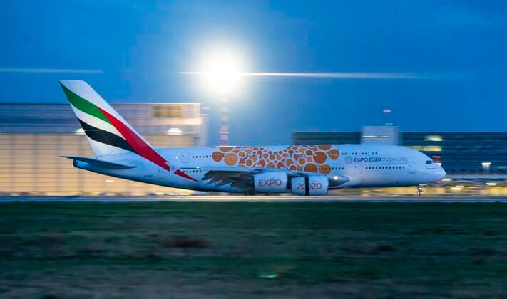Flughafen Düsseldorf International, DUS, Flugzeug bei der Landung, Emirates Airbus A380-800, Luftfahrt