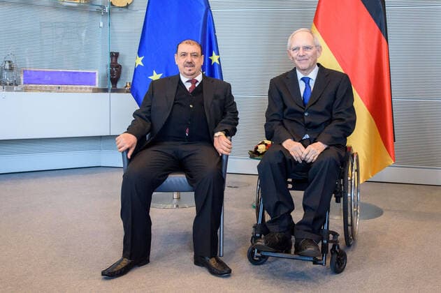 Berlin, Bundestagspräsident Schäuble trifft den Parlamentspräsidenten der Republik Jemen Deutschland, Berlin - 04.03.2020: Im Bild ist Bundestagspräsident Wolfgang Schäuble und der Parlamentspräsident der Republik Jemen Sultan Saeed Abullah Albarkani während der Sitzung des deutschen Bundestags zu sehen. Berlin Bundestag Berlin Deutschland *** Berlin, President of the Bundestag Schäuble meets the President of the Parliament of the Republic of Yemen Germany, Berlin 04 03 2020 The picture shows the President of the Bundestag Wolfgang Schäuble and the President of the Parliament of the Republic of Yemen Sultan Saeed Abullah Albarkani during the session of the German Bundestag Berlin Bundestag Berlin Germany