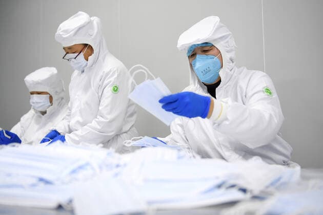 (200304) -- LANZHOU, March 4, 2020 -- Staff pack masks at a plant of Lanzhou Petrochemical Company in Lanzhou, northwest China s Gansu Province, March 4, 2020. The newly established masks production line of the company was put into operation to help the prevention and control of the COVID-19 epidemic. ) CHINA-GANSU-MASKS PRODUCTION (CN) ChenxBin 