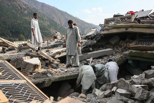 November 12, 2005: On October 8, 2005, a magnitude 7.6 earthquake shook the Balakot Kashmir region. Balakot in the North-West Frontier Province was almost completely destroyed. landslides wiped out large numbers of the regions roads, making many of the damaged areas inaccessible to relief workers in the immediate aftermath. In all, more than 80,000 people died as a result of the quake and an estimated 4 million others were left homeless. 11122005. Balakot Kashmir Pakistan. - ZUMAs252 20051112_znp_s252_005 Copyright: xMarcusxSantosx
