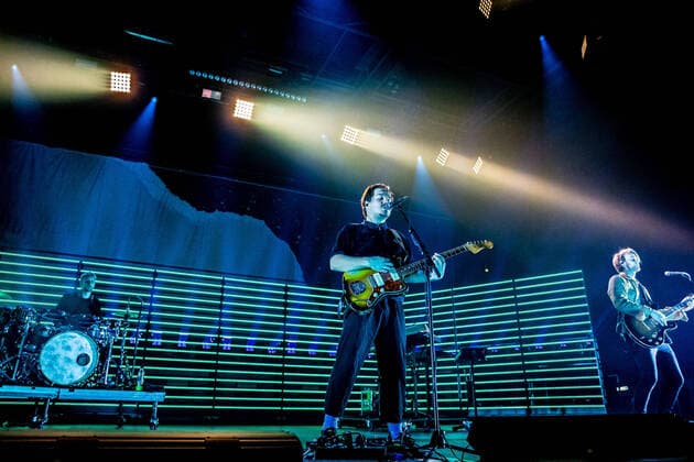 Hamburg, 5. März 2020 - Milky Chance (Clemens Rehbein, Philipp Dausch, Antonio Greger, Sebastian Schmidt) bei einem Konzert in der Sporthalle Hamburg