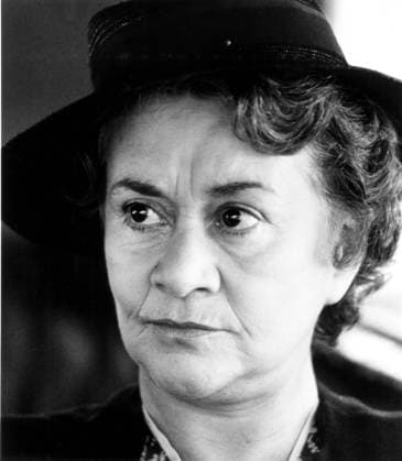 THE DRESSMAKER, Joan Plowright, 1988, Ã‚Â©Euro-American Pictures courtesy Everett Collection Courtesy Everett Collection PUBLICATIONXNOTxINxCANxCHNxFRAxITAxJPNxNORxPOLxRUSxESPxUKxUSA Copyright: xCourtesyxEverettxCollectionx MBDDRES EC037