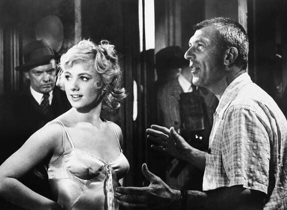 OSCARS: Beste Nebendarstellerin, PreistrÃ¤gerinnen 1961-1970 ELMER GANTRY, from back left: Arthur Kennedy, Shirley Jones, director Richard Brooks, on set, 1960 PUBLICATIONXNOTxINxCANxCHNxFRAxITAxJPNxNORxPOLxRUSxESPxUKxUSA Copyright: xCourtesyxEverettxCollectionx MBDELGA EC050