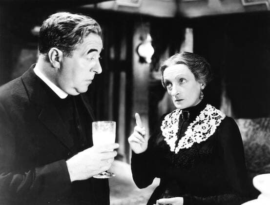 FATHER BROWN, DETECTIVE, from left: Walter Connolly, Una O Connor, 1934 Courtesy Everett Collection PUBLICATIONXNOTxINxCANxCHNxFRAxITAxJPNxNORxPOLxRUSxESPxUKxUSA Copyright: xCourtesyxEverettxCollectionx MBDFABR EC032