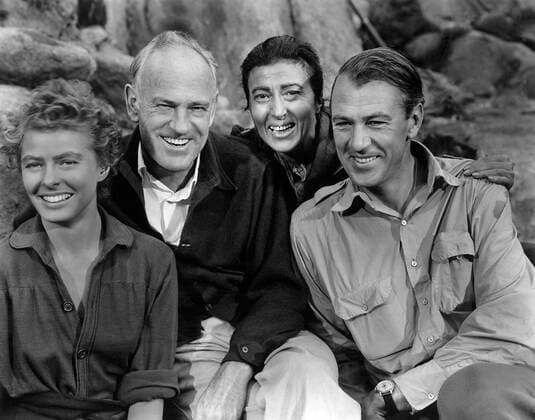 OSCARS. Beste Nebendarstellerin. PreistrÃ¤gerinnen 1941-1950 FOR WHOM THE BELL TOLLS, Ingrid Bergman, director Sam Wood, Katina Paxinou, Gary Cooper on set, 1943 Courtesy Everett Collection PUBLICATIONXNOTxINxCANxCHNxFRAxITAxJPNxNORxPOLxRUSxESPxUKxUSA Copyright: xCourtesyxEverettxCollectionx MBDFOWH EC035