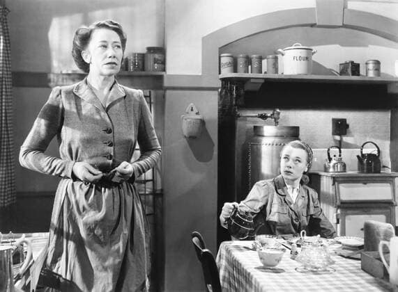 FRIEDA, from left: Flora Robson, Glynis Johns, 1947 Courtesy Everett Collection PUBLICATIONXNOTxINxCANxCHNxFRAxITAxJPNxNORxPOLxRUSxESPxUKxUSA Copyright: xCourtesyxEverettxCollectionx MBDFRIE EC016