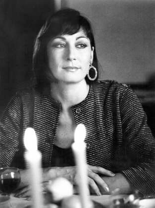 GARDENS OF STONE, Anjelica Huston, 1987. Ã‚Â©TriStar Pictures courtesy Everett Collection Â©TriStar Pictures Courtesy Everett Collection PUBLICATIONXNOTxINxCANxCHNxFRAxITAxJPNxNORxPOLxRUSxESPxUKxUSA Copyright: xTriStarxPictures CourtesyxEverettxCollectionx MBDGAOF EC102