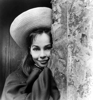 GIGI, Leslie Caron, 1958 Courtesy Everett Collection PUBLICATIONXNOTxINxCANxCHNxFRAxITAxJPNxNORxPOLxRUSxESPxUKxUSA Copyright: xCourtesyxEverettxCollectionx MBDGIGI EC016