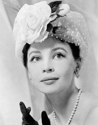 GIGI, Leslie Caron, 1958 Courtesy Everett Collection PUBLICATIONXNOTxINxCANxCHNxFRAxITAxJPNxNORxPOLxRUSxESPxUKxUSA Copyright: xCourtesyxEverettxCollectionx MBDGIGI EC033
