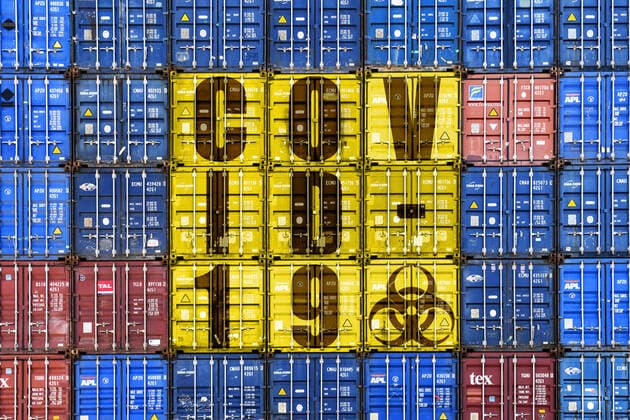 FOTOMONTAGE, Gestapelte Container mit Covid-19-Schriftzug, Thema Coronavirus und Wirtschaftskrise