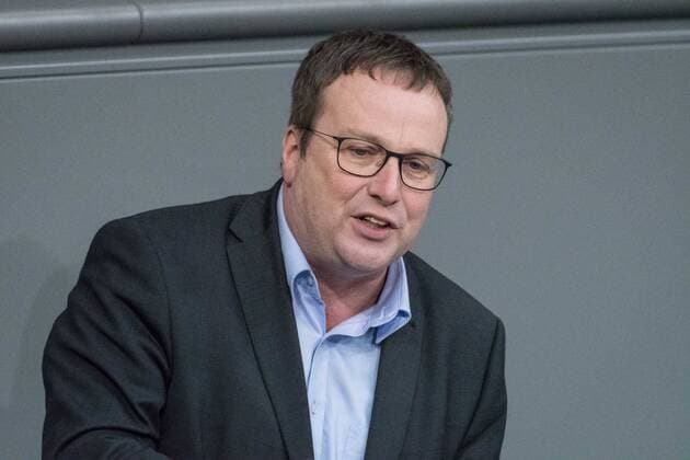 Berlin, Plenarsitzung im Bundestag Deutschland, Berlin - 06.03.2020: Im Bild ist Oliver Krischer (Bündnis 90 Die Grünen) während der Sitzung des deutschen Bundestags zu sehen. Berlin Bundestag Berlin Deutschland