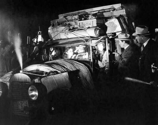 OSCARS. Beste Nebendarstellerin. PreistrÃ¤gerinnen 1941-1950 THE GRAPES OF WRATH, left to right, in truck: Dorris Bowden, Jane Darwell, Henry Fonda, 1940. Ã‚Â©20th Century-Fox Film Corporation, TM & Copyright courtesy Everett Collection Â©20thCentFox Courtesy Everett Collection PUBLICATIONXNOTxINxCANxCHNxFRAxITAxJPNxNORxPOLxRUSxESPxUKxUSA Copyright: x20thCentFox CourtesyxEverettxCollectionx MBDGROF FE018