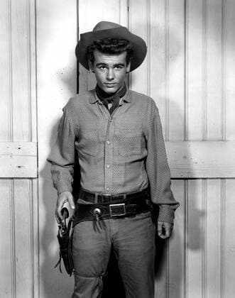 GUN FOR A COWARD, Dean Stockwell, 1957 Courtesy Everett Collection PUBLICATIONXNOTxINxCANxCHNxFRAxITAxJPNxNORxPOLxRUSxESPxUKxUSA Copyright: xCourtesyxEverettxCollectionx MBDGUFO EC010