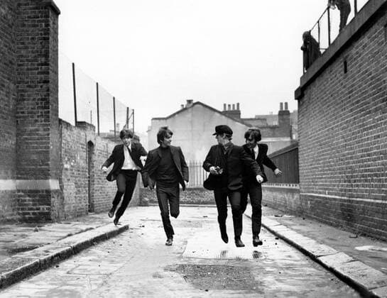 A HARD DAY S NIGHT, The Beatles, 1964 Courtesy Everett Collection PUBLICATIONXNOTxINxCANxCHNxFRAxITAxJPNxNORxPOLxRUSxESPxUKxUSA Copyright: xCourtesyxEverettxCollectionx MBDHADA EC001