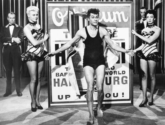 HOUDINI, Tony Curtis as Harry Houdini (front), 1953 Courtesy Everett Collection PUBLICATIONXNOTxINxCANxCHNxFRAxITAxJPNxNORxPOLxRUSxESPxUKxUSA Copyright: xCourtesyxEverettxCollectionx MBDHOUD EC016