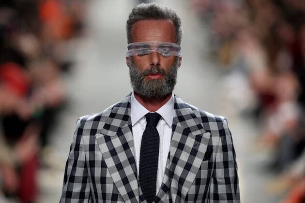 Bilder des Jahres 2020, Entertainment 03 März Entertainment Themen der Woche KW10 Entertainment Bilder des Tages March 8, 2020, Lisbon, Portugal: A model presents a creation from the Portuguese fashion designer Nuno Gama during the Lisbon Fashion Week - ModaLisboa AWAKE F W 20-21 in Lisbon, Portugal on March 7, 2020. Lisbon Portugal - ZUMAf123 20200308_zap_f123_002 Copyright: xPedroxFiuzax