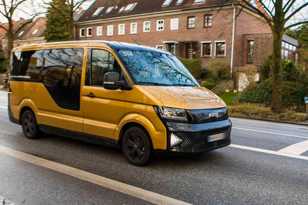 Die MOIA GmbH bietet Ridesharing-Mobilitätsdienste im Verkehrssegment zwischen Linienbus und Taxi an. In Hannover wird der Dienst mit Kleinbussen mit Verbrennungsmotor angeboten, in Hamburg mit Elektrokleinbusfahrzeugen. Moia Bus in Hamburg