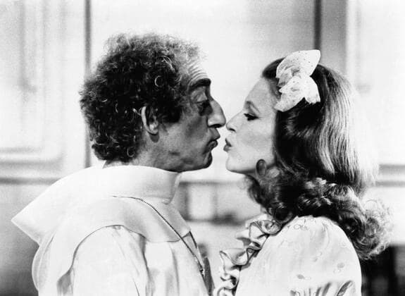 IN GOD WE TRUST, from left, Marty Feldman, Louise Lasser, 1980, Universal courtesy Everett Collection Â©Universal Courtesy Everett Collection PUBLICATIONXNOTxINxCANxCHNxFRAxITAxJPNxNORxPOLxRUSxESPxUKxUSA Copyright: xUniversal CourtesyxEverettxCollectionx MBDINGO EC016